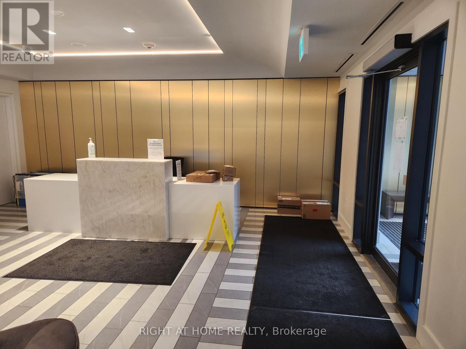 325 - 26 Gibbs Road, Toronto, Ontario  M9B 0E3 - Photo 14 - W12432783