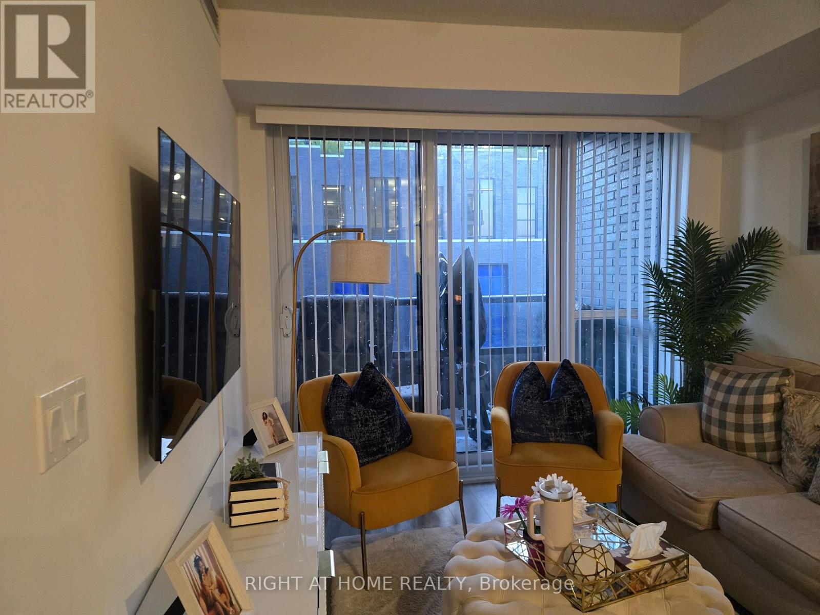 325 - 26 Gibbs Road, Toronto, Ontario  M9B 0E3 - Photo 3 - W12432783