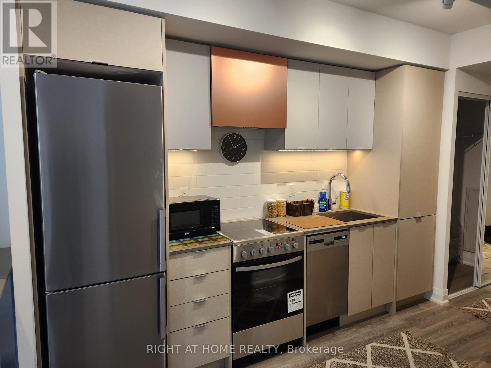 325 - 26 Gibbs Road, Toronto, Ontario  M9B 0E3 - Photo 5 - W12432783