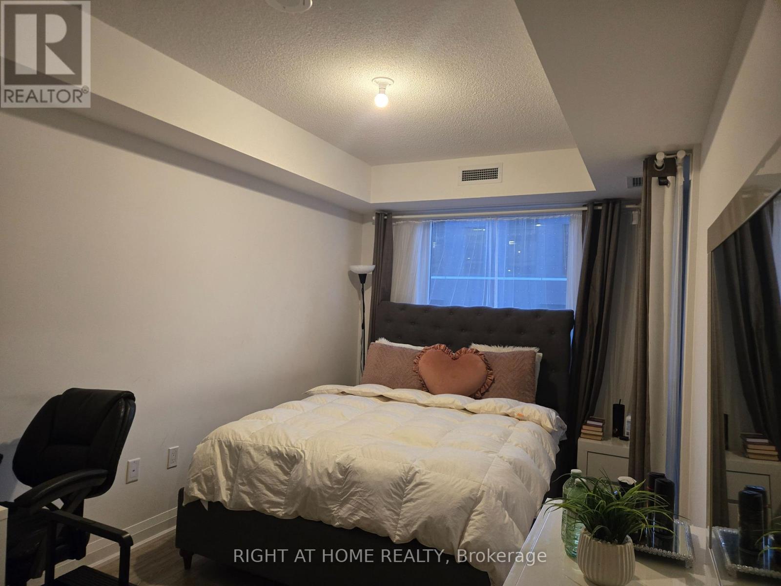 325 - 26 Gibbs Road, Toronto, Ontario  M9B 0E3 - Photo 7 - W12432783