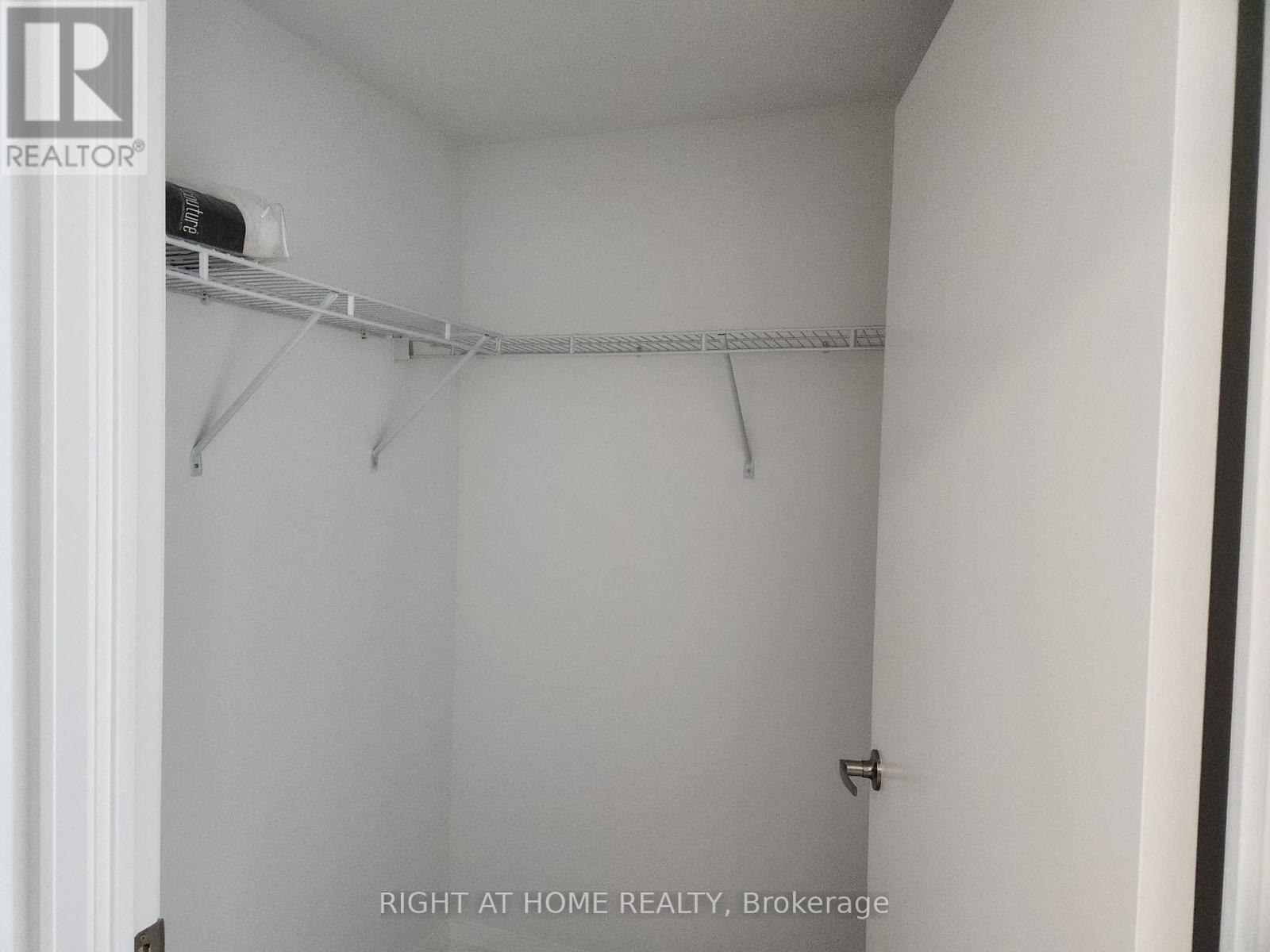 325 - 26 Gibbs Road, Toronto, Ontario  M9B 0E3 - Photo 8 - W12432783