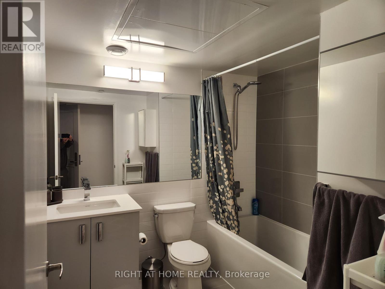 325 - 26 Gibbs Road, Toronto, Ontario  M9B 0E3 - Photo 9 - W12432783