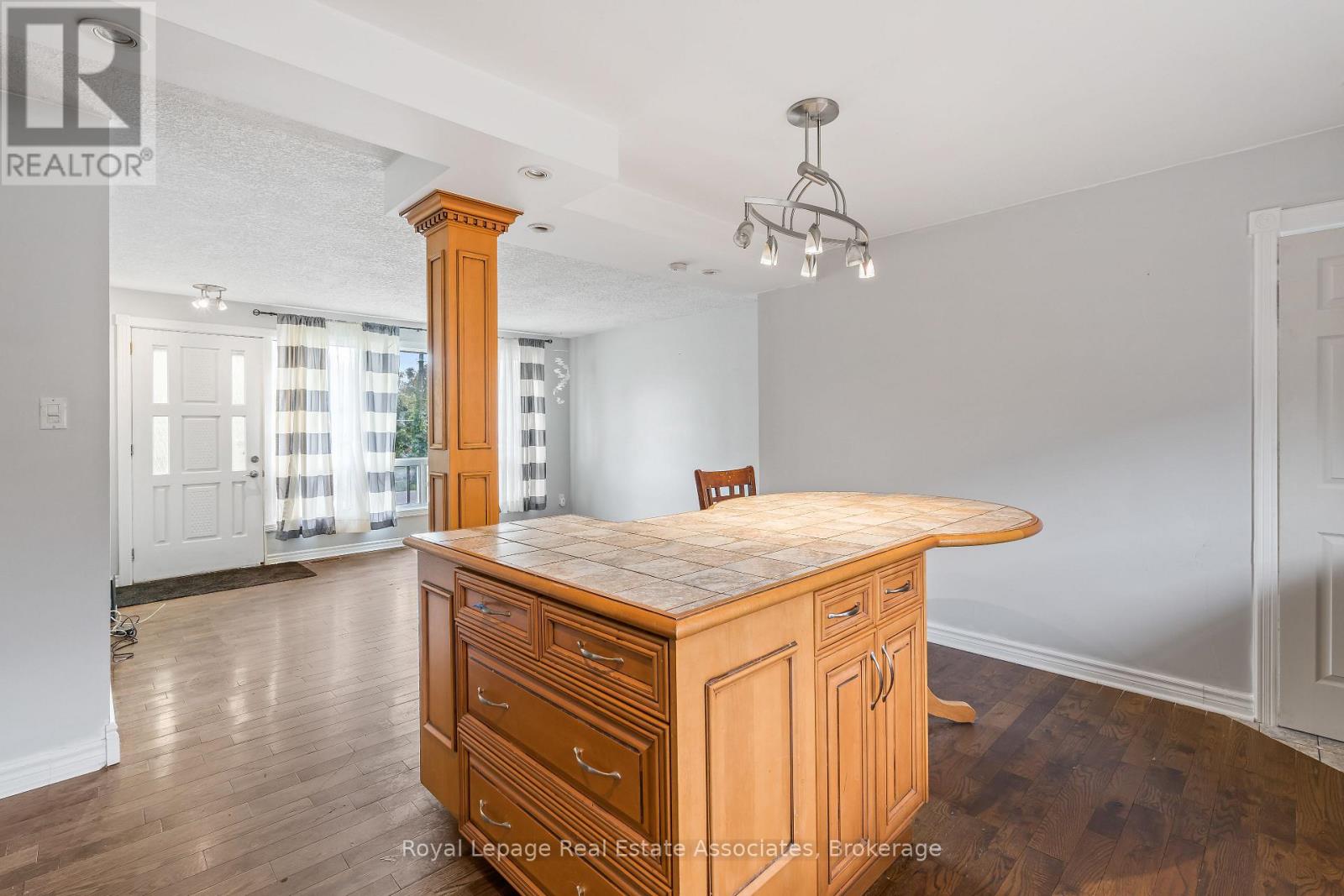 79 Duncan Drive, Halton Hills, Ontario  L7G 4M4 - Photo 12 - W12432793