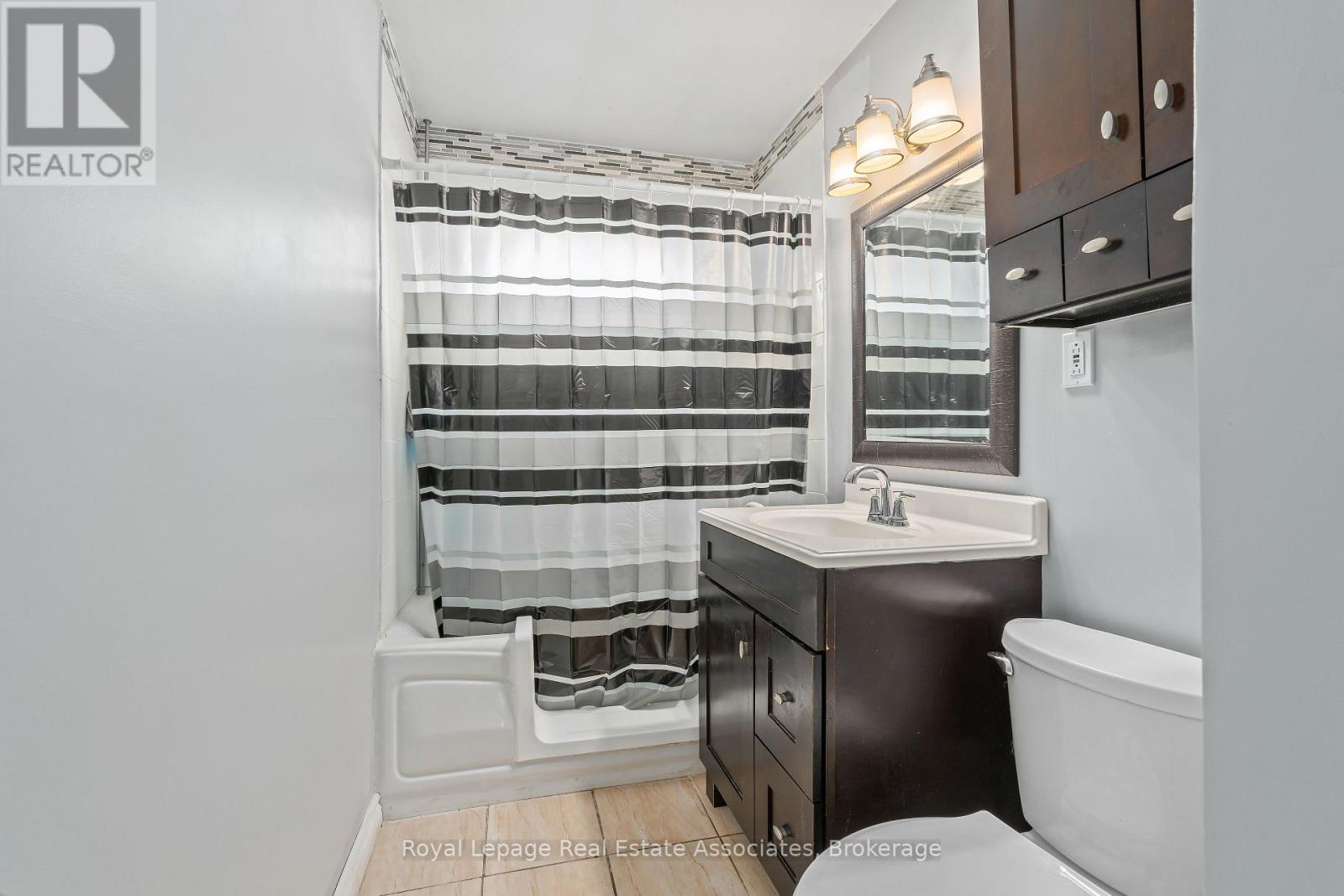 79 Duncan Drive, Halton Hills, Ontario  L7G 4M4 - Photo 17 - W12432793