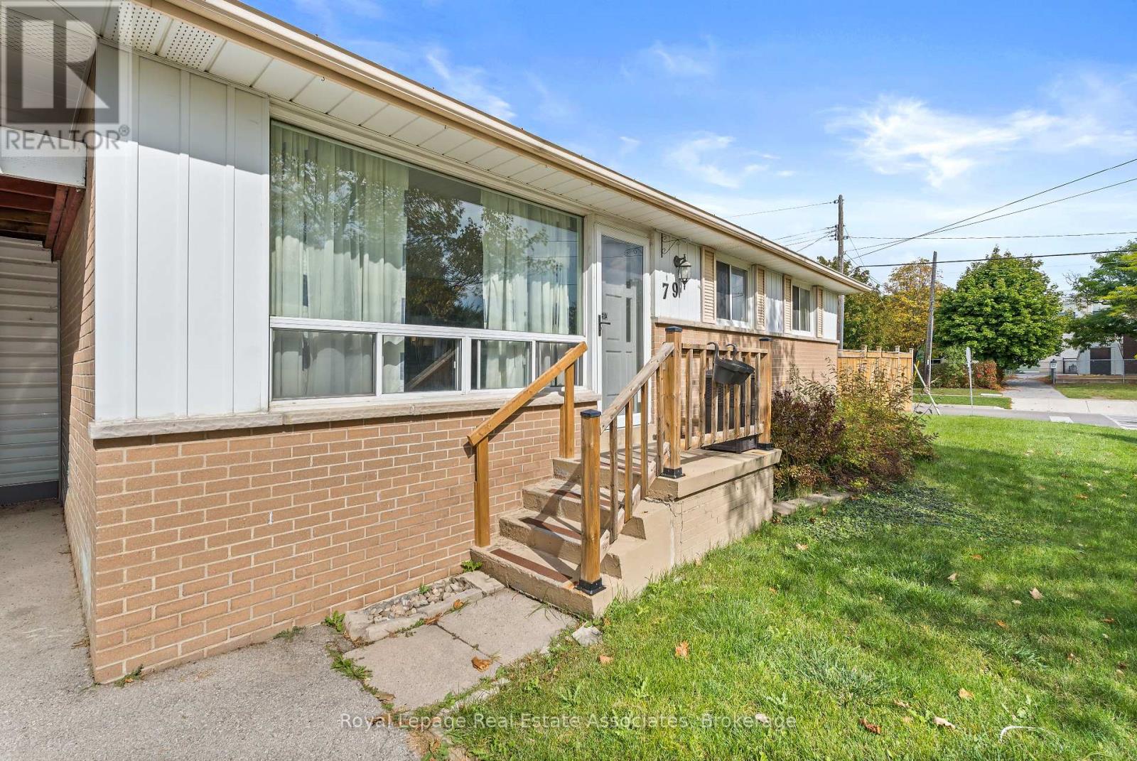 79 Duncan Drive, Halton Hills, Ontario  L7G 4M4 - Photo 2 - W12432793