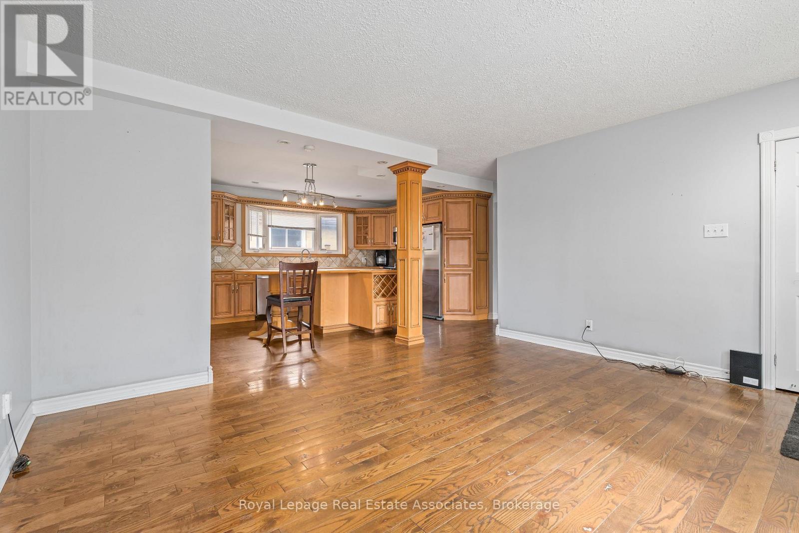 79 Duncan Drive, Halton Hills, Ontario  L7G 4M4 - Photo 5 - W12432793