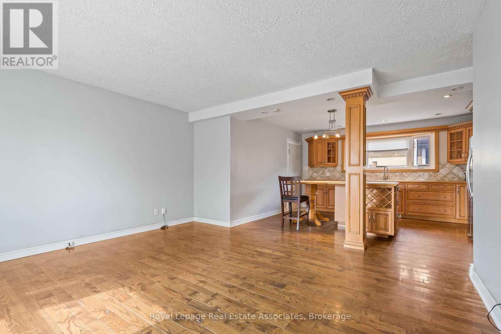 79 Duncan Drive, Halton Hills, Ontario  L7G 4M4 - Photo 6 - W12432793