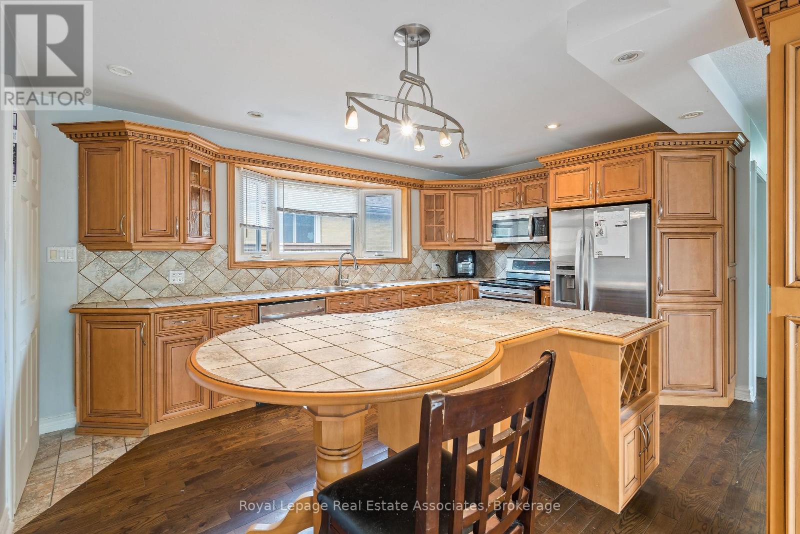 79 Duncan Drive, Halton Hills, Ontario  L7G 4M4 - Photo 8 - W12432793