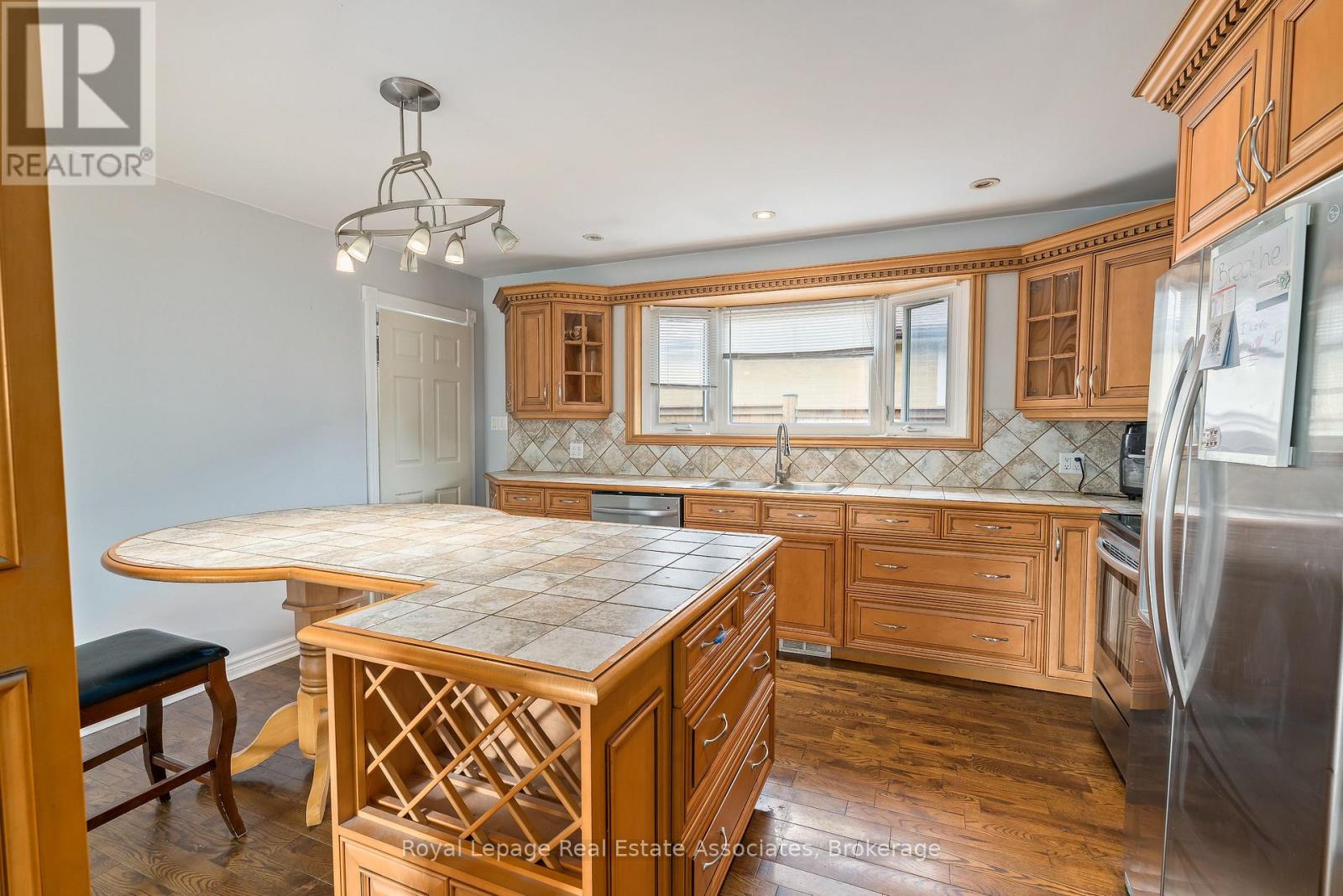 79 Duncan Drive, Halton Hills, Ontario  L7G 4M4 - Photo 9 - W12432793