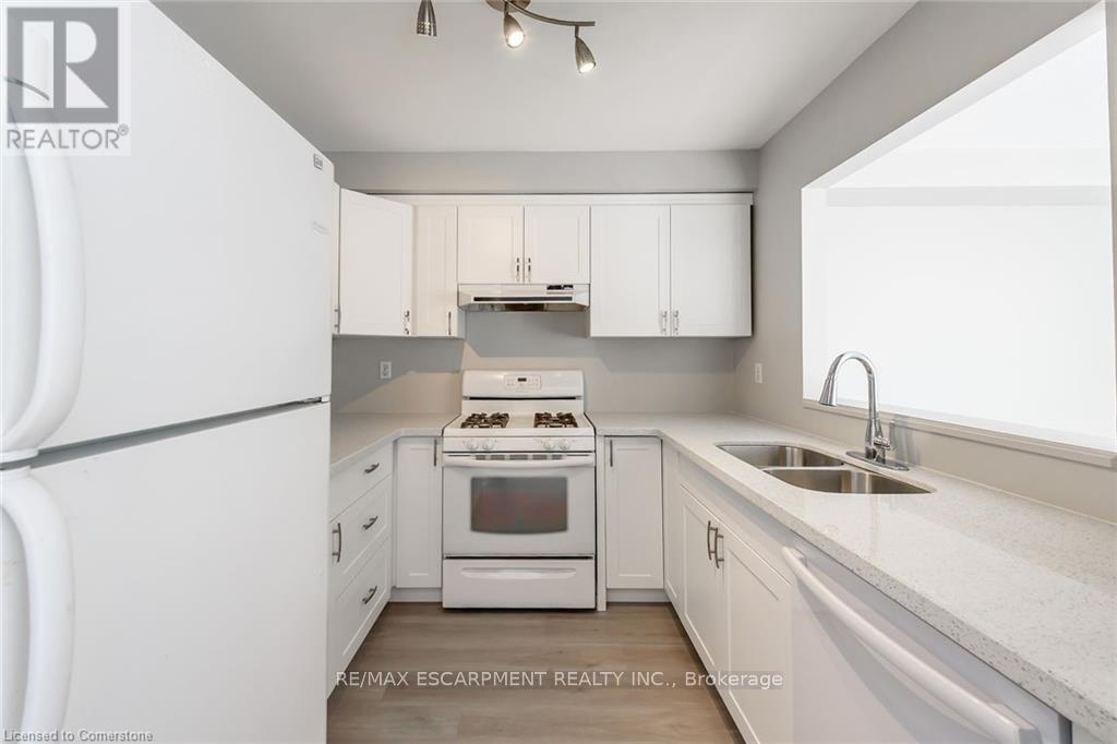 626 Taylor Crescent, Burlington, Ontario  L7L 7A5 - Photo 14 - W12432813