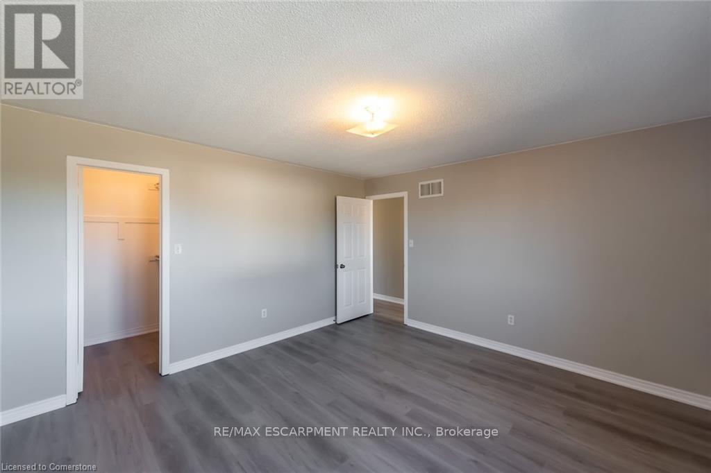 626 Taylor Crescent, Burlington, Ontario  L7L 7A5 - Photo 17 - W12432813