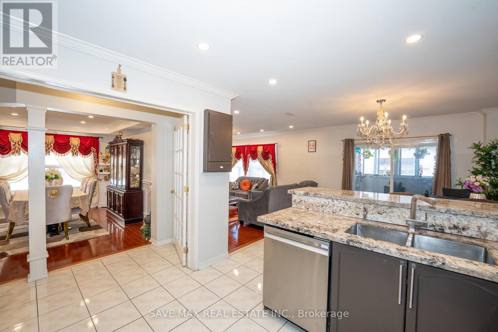 23 Edenvalley Road, Brampton, Ontario  L7A 2M6 - Photo 11 - W12432827