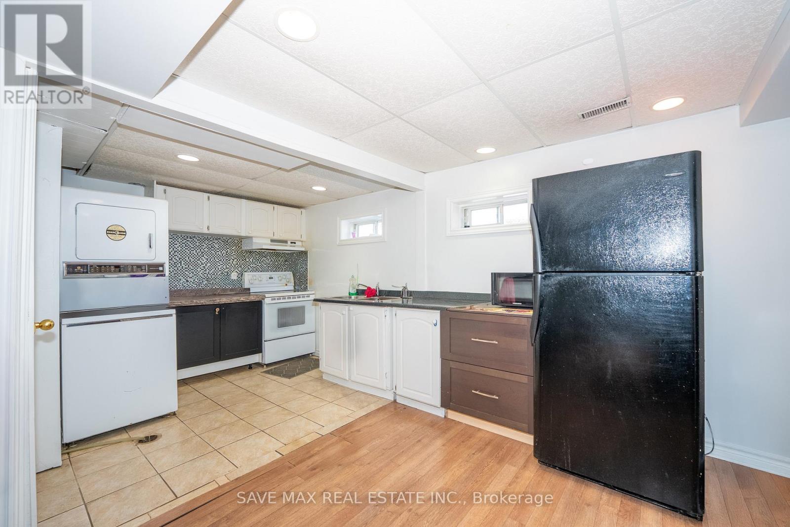 23 Edenvalley Road, Brampton, Ontario  L7A 2M6 - Photo 29 - W12432827