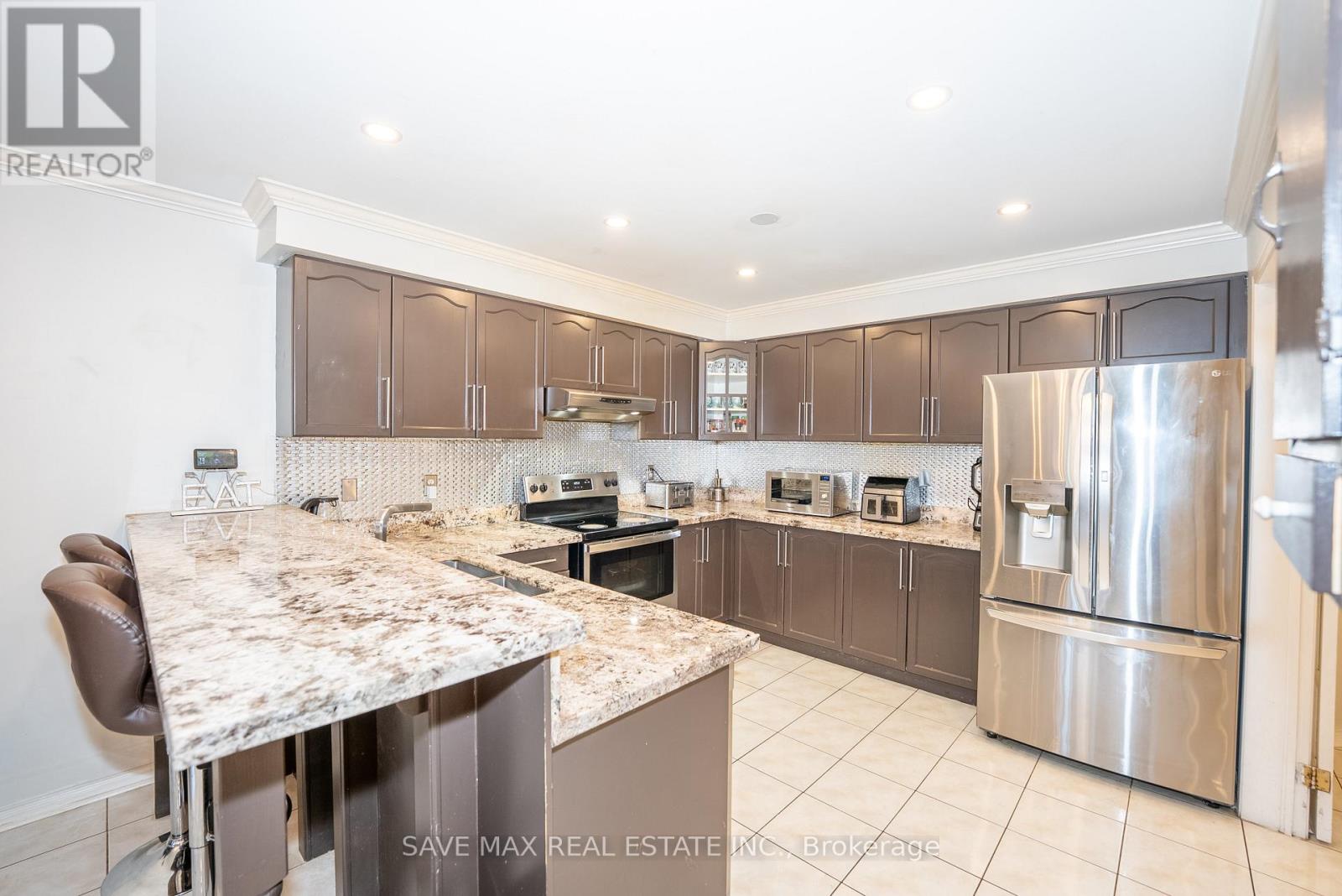 23 Edenvalley Road, Brampton, Ontario  L7A 2M6 - Photo 9 - W12432827