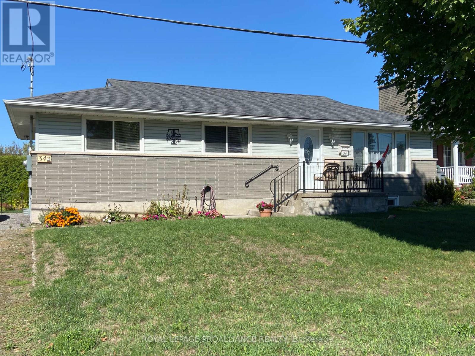 34 Hillcrest Drive, Brockville, Ontario  K6V 3J4 - Photo 2 - X12432860
