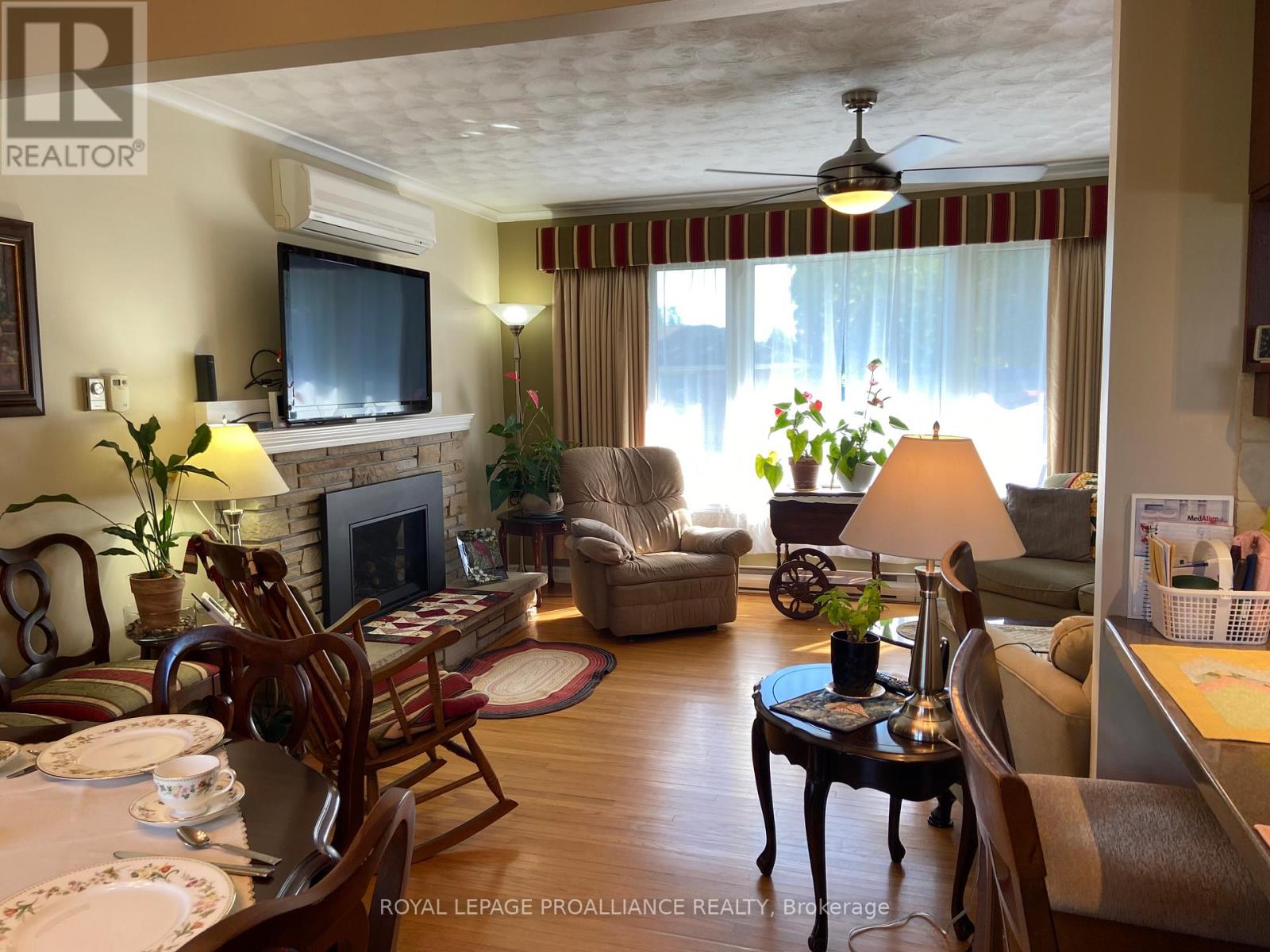 34 Hillcrest Drive, Brockville, Ontario  K6V 3J4 - Photo 9 - X12432860