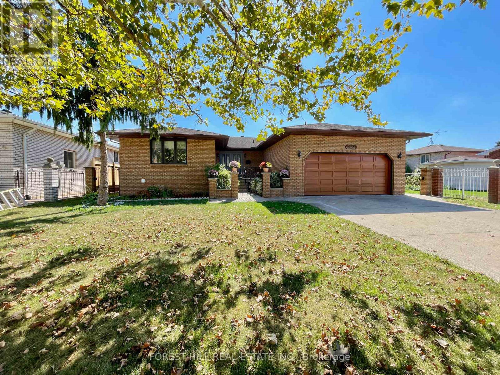 2755 Lionel Drive, Windsor, Ontario  N8X 4X5 - Photo 2 - X12432755