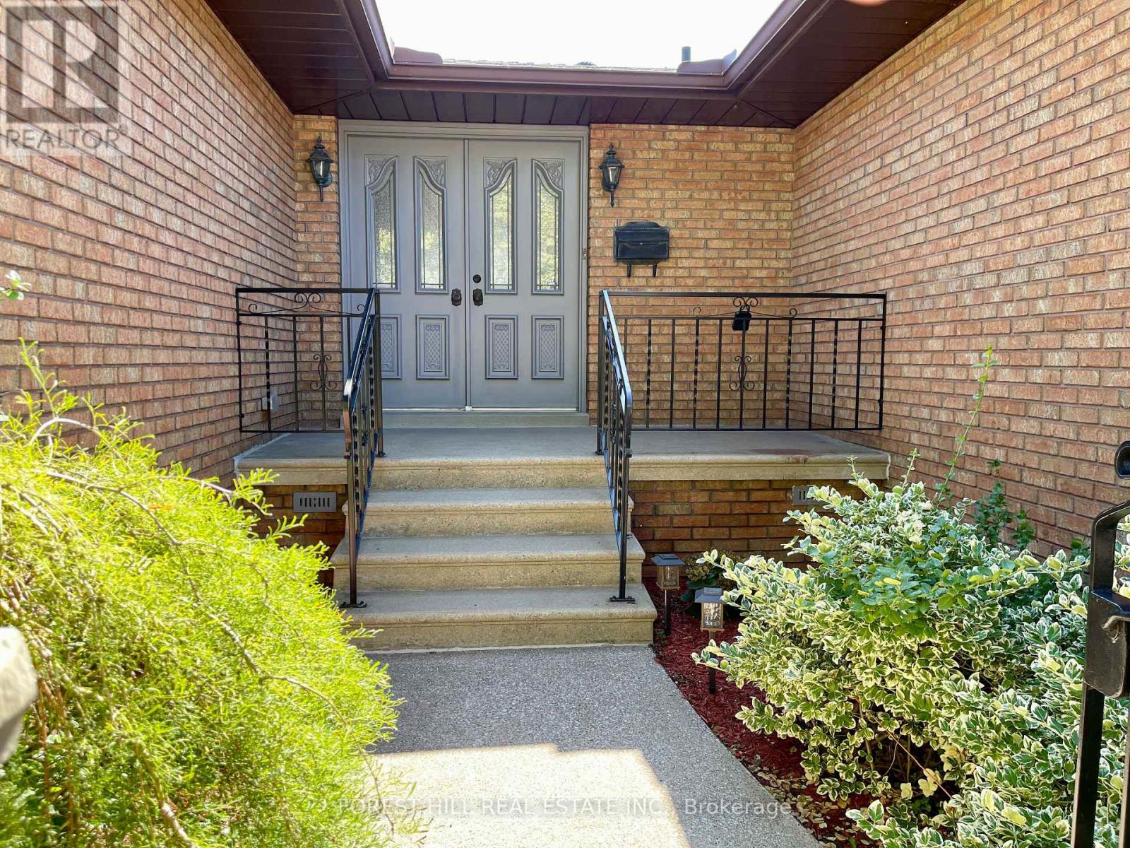 2755 Lionel Drive, Windsor, Ontario  N8X 4X5 - Photo 3 - X12432755