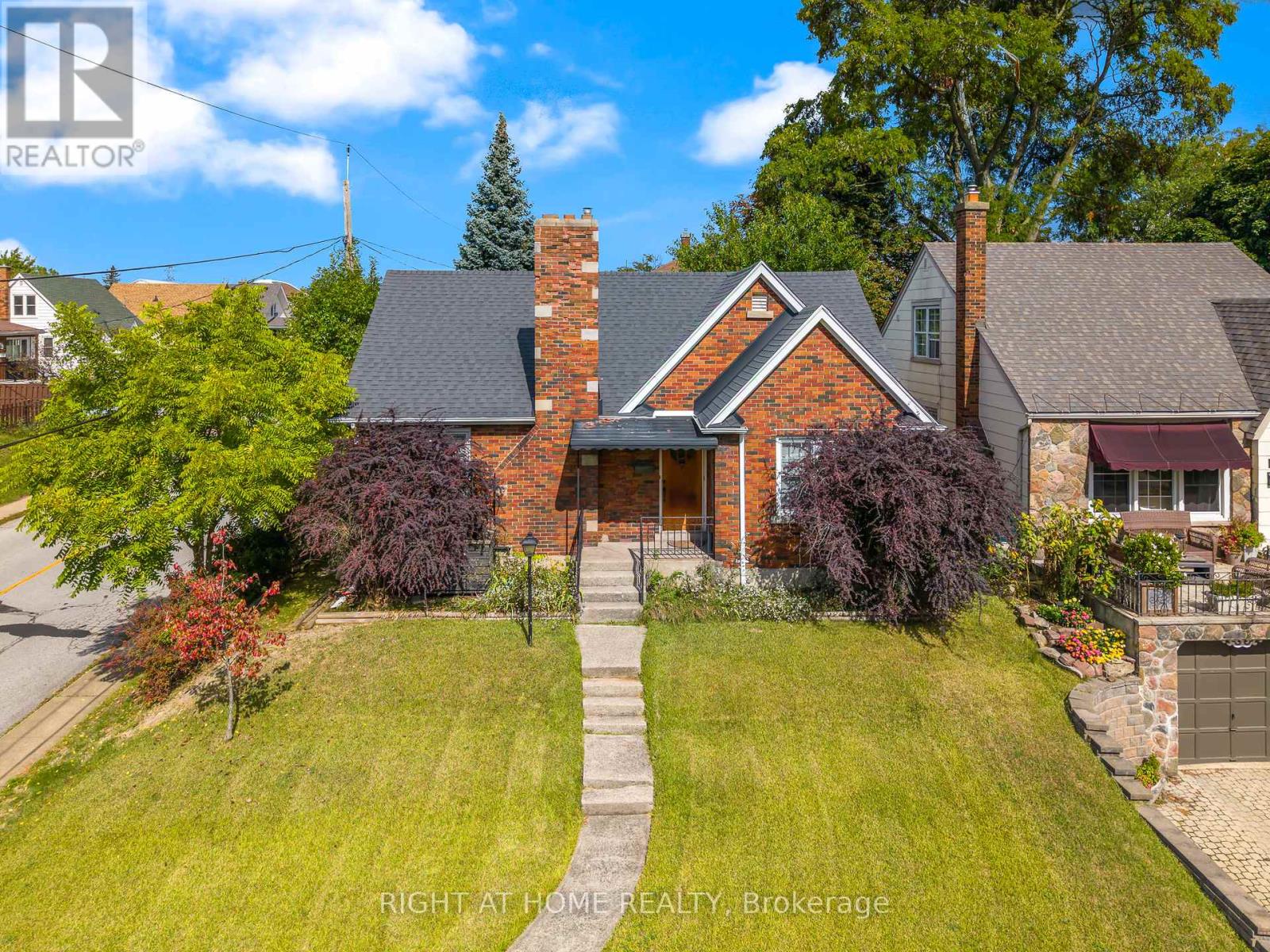 5201 Valley Way, Niagara Falls, Ontario  L2E 1X3 - Photo 1 - X12432823