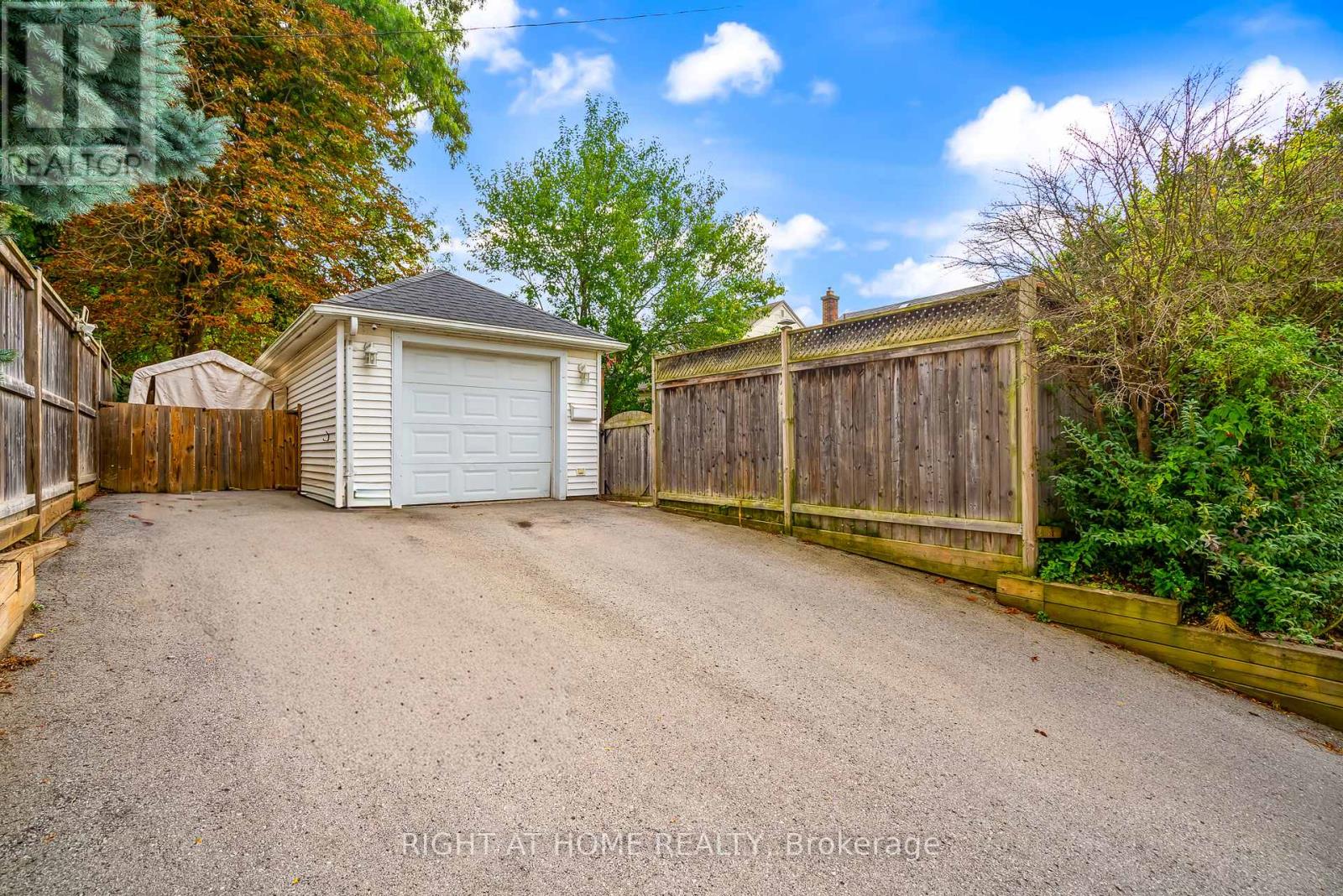 5201 Valley Way, Niagara Falls, Ontario  L2E 1X3 - Photo 2 - X12432823