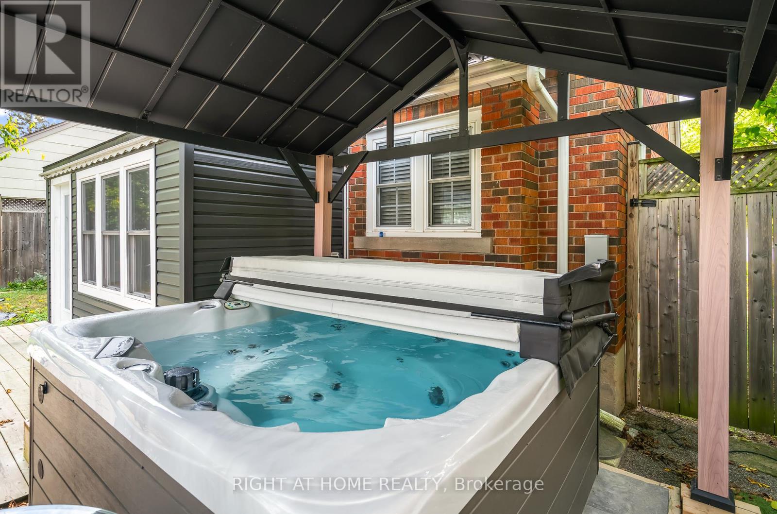 5201 Valley Way, Niagara Falls, Ontario  L2E 1X3 - Photo 5 - X12432823