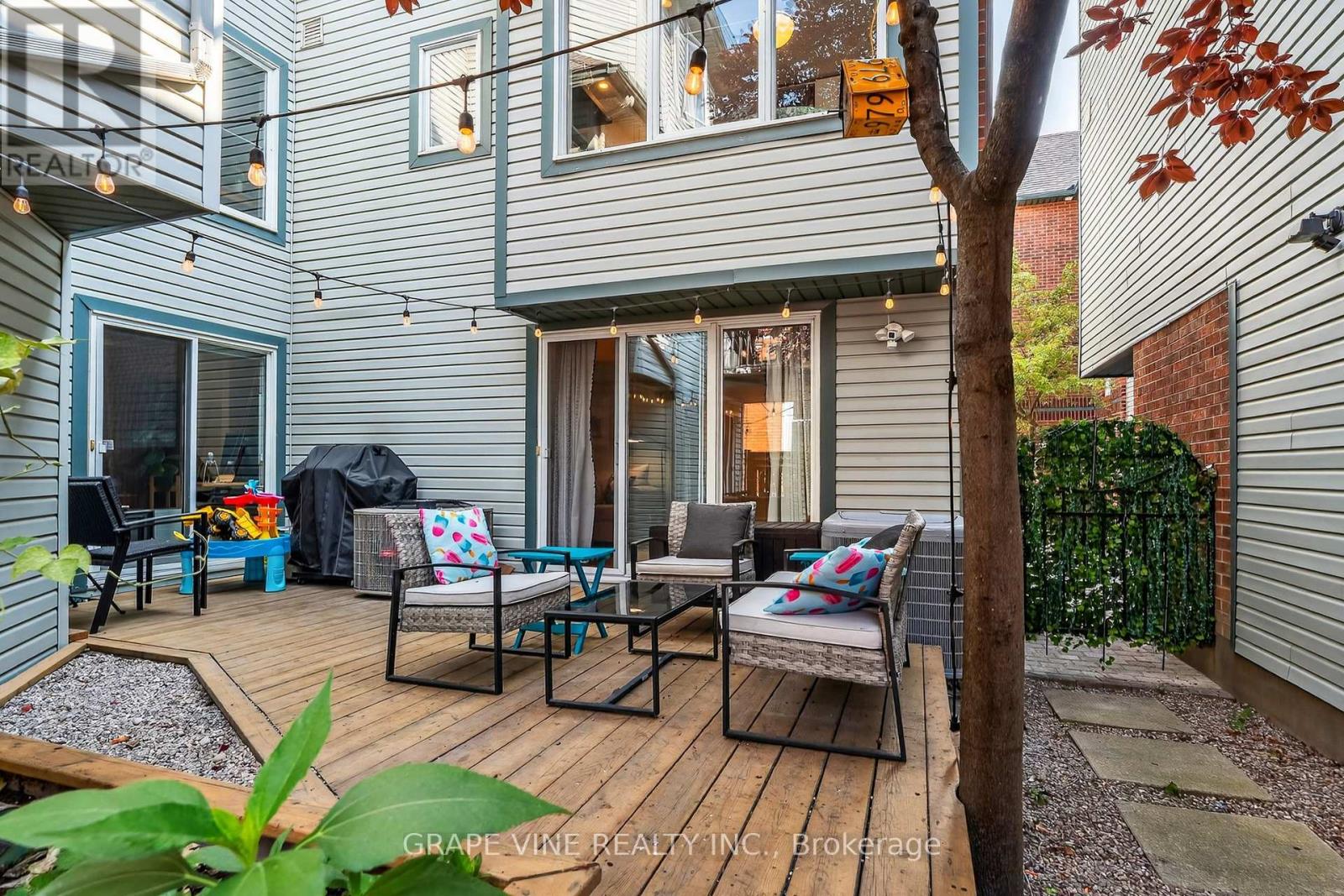 4 Radstock Private, Ottawa, Ontario  K1R 5J8 - Photo 47 - X12351325