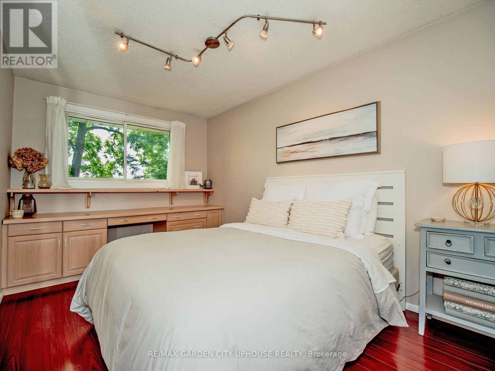 3197 Ninth Street, St. Catharines (Rural Eighth), Ontario  L2R 6P7 - Photo 11 - X12432844