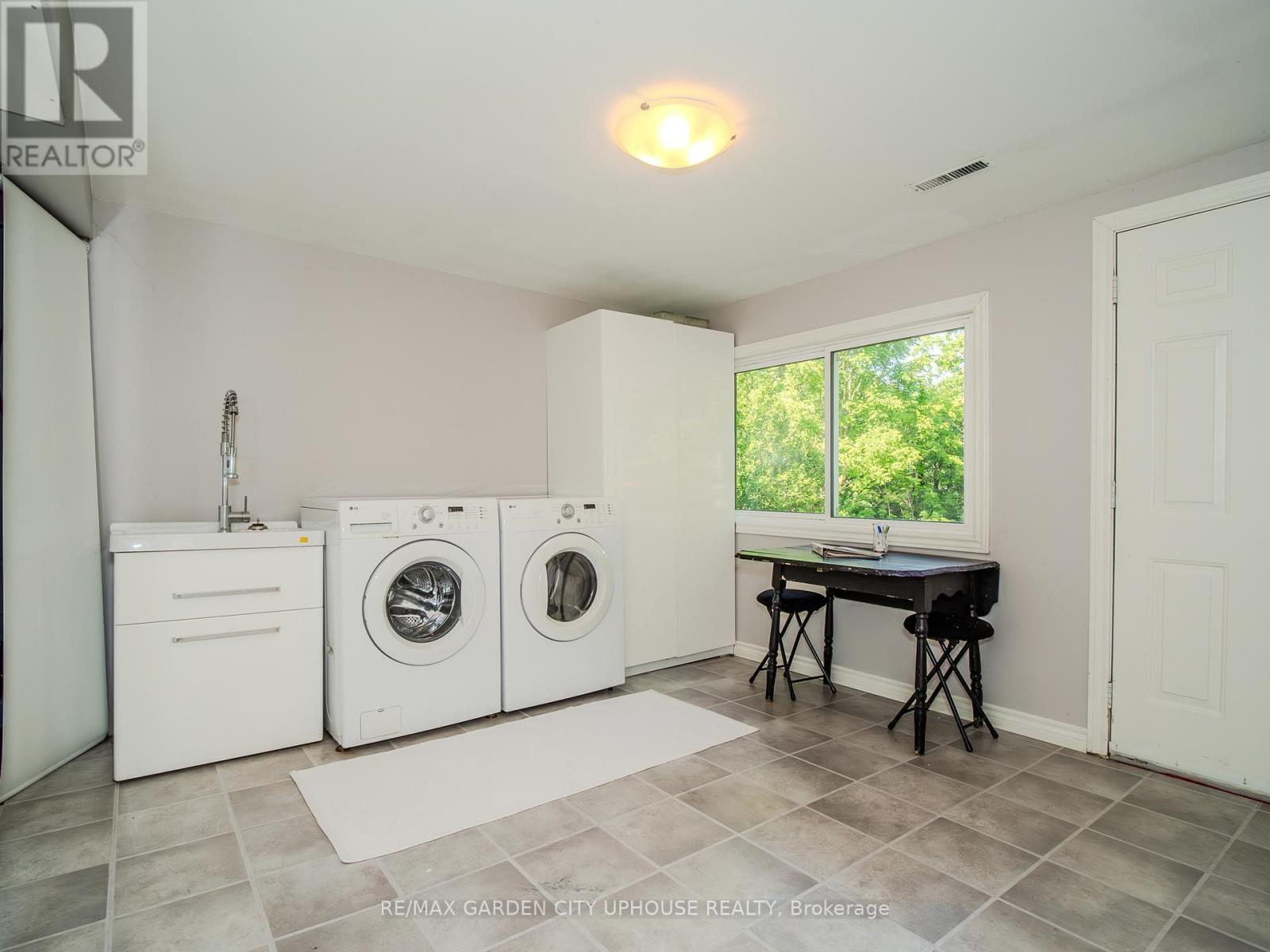 3197 Ninth Street, St. Catharines (Rural Eighth), Ontario  L2R 6P7 - Photo 22 - X12432844