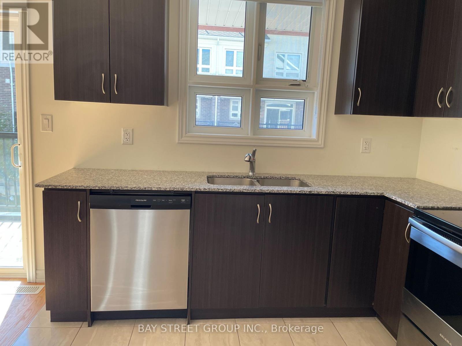 24 Imperial College Lane, Markham, Ontario  L6E 0V6 - Photo 7 - N12402436