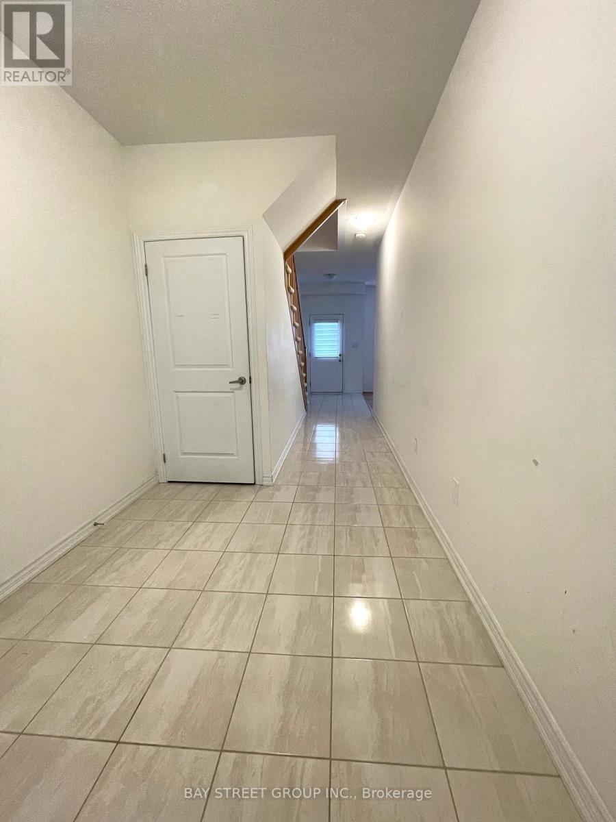 24 Imperial College Lane, Markham, Ontario  L6E 0V6 - Photo 3 - N12402436