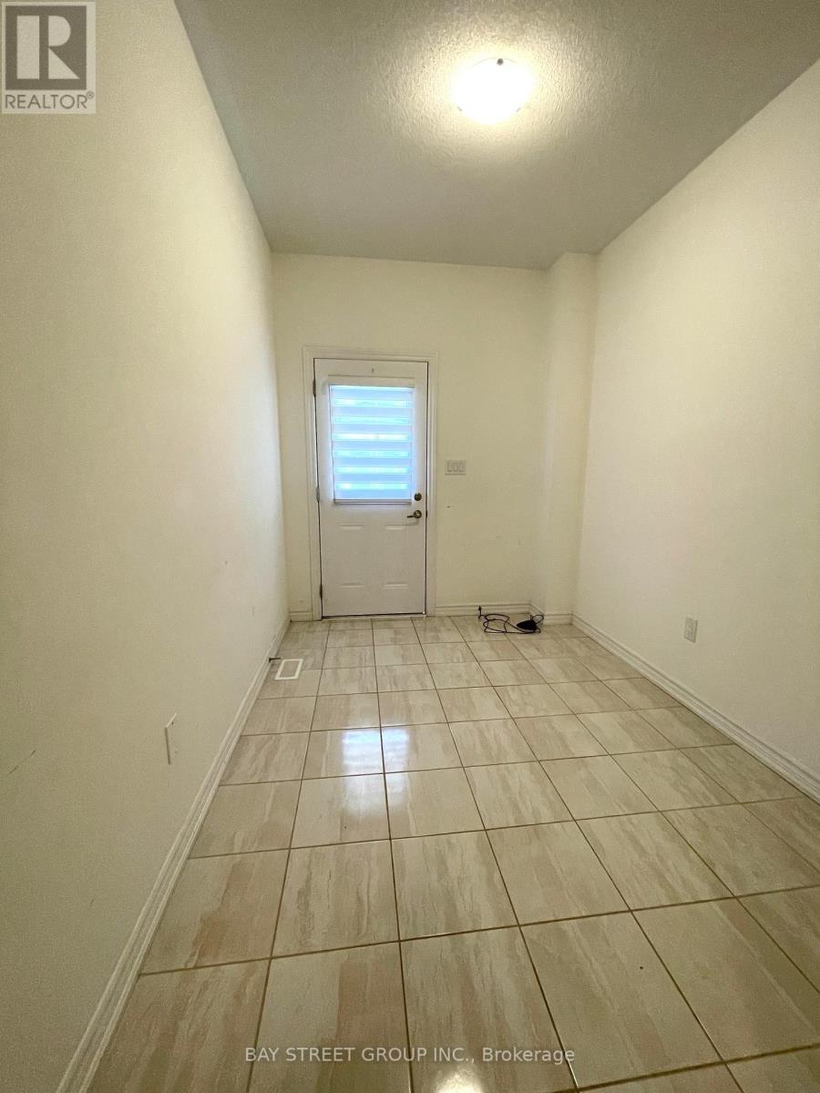 24 Imperial College Lane, Markham, Ontario  L6E 0V6 - Photo 4 - N12402436