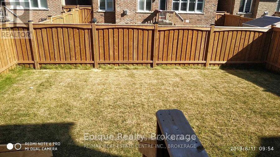 18 Hamilton Court, Caledon, Ontario  L7C 3W2 - Photo 6 - W12405565