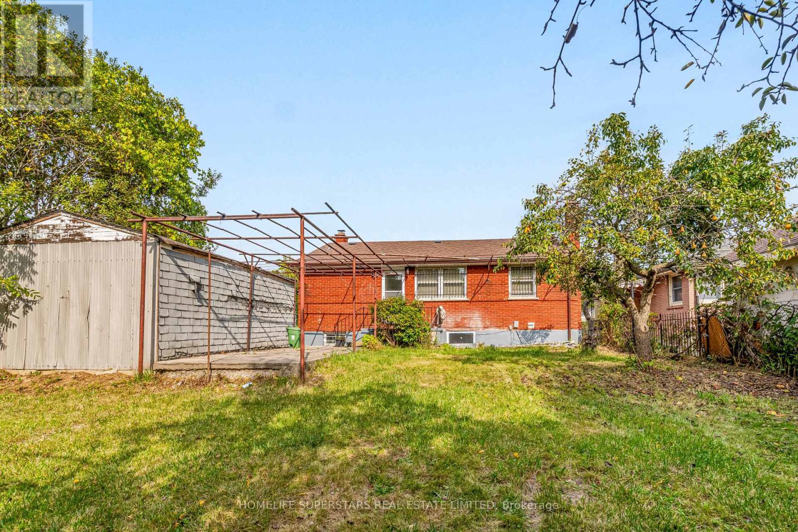 181 Clarke Road, London East, Ontario  N5W 5E3 - Photo 3 - X12427954