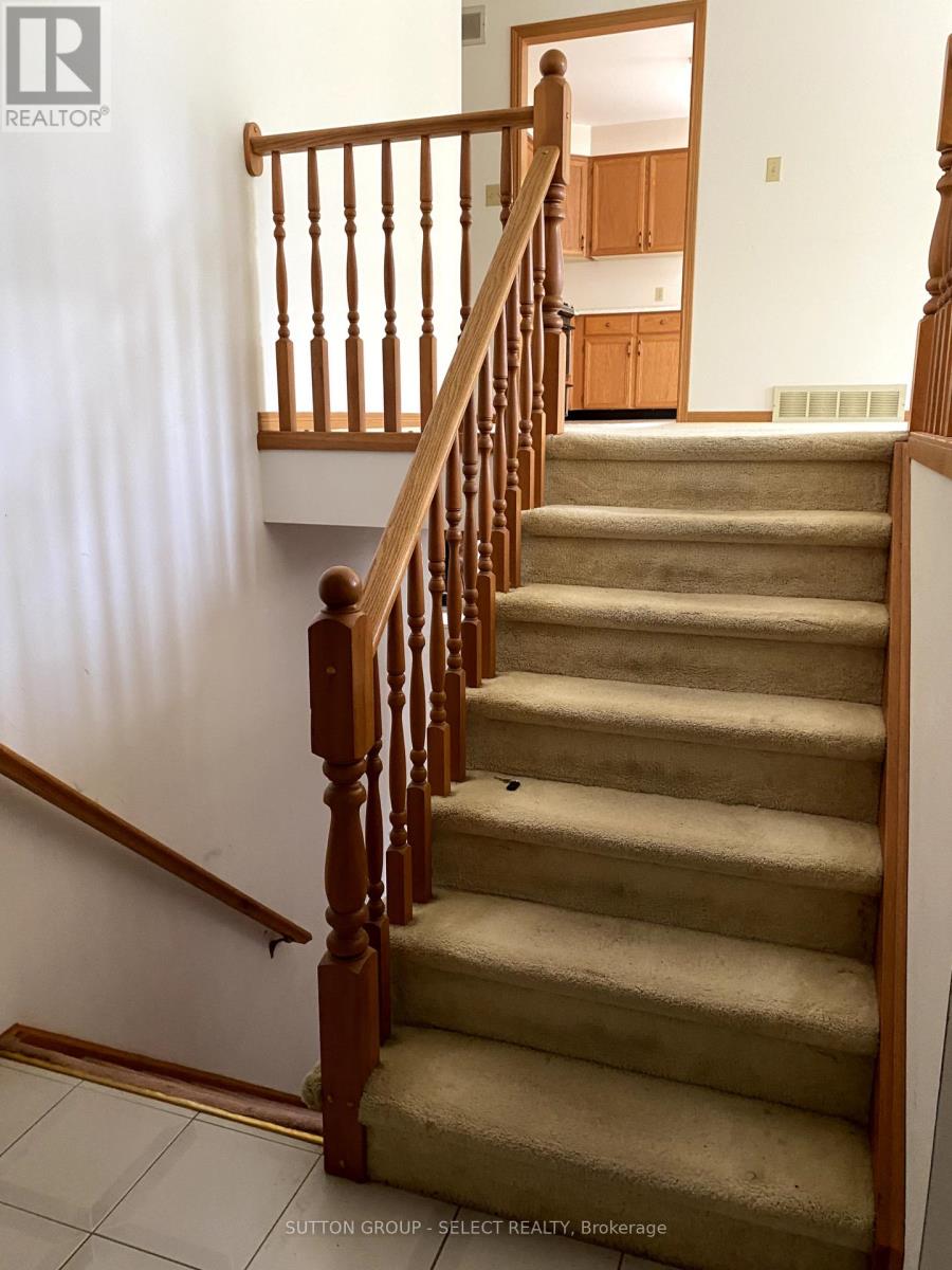 8579 Glendon Drive, Strathroy-Caradoc, Ontario  N0L 1W0 - Photo 3 - X12432502