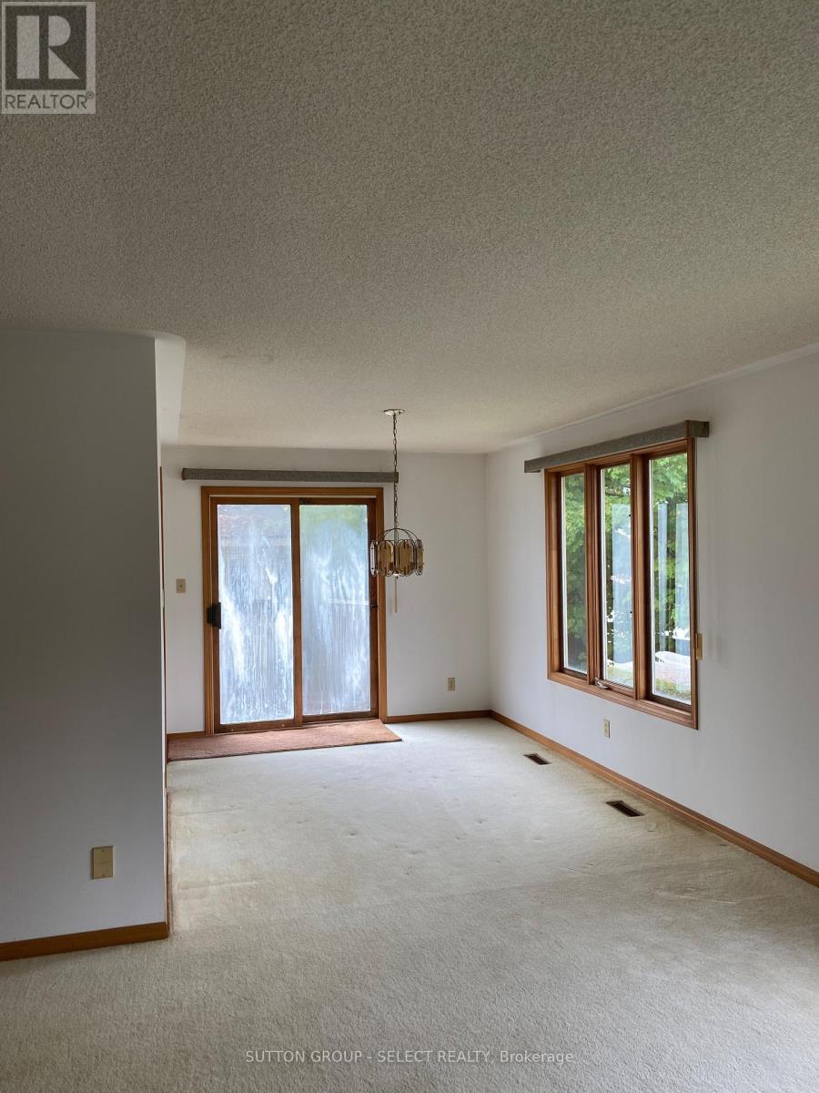 8579 Glendon Drive, Strathroy-Caradoc, Ontario  N0L 1W0 - Photo 4 - X12432502