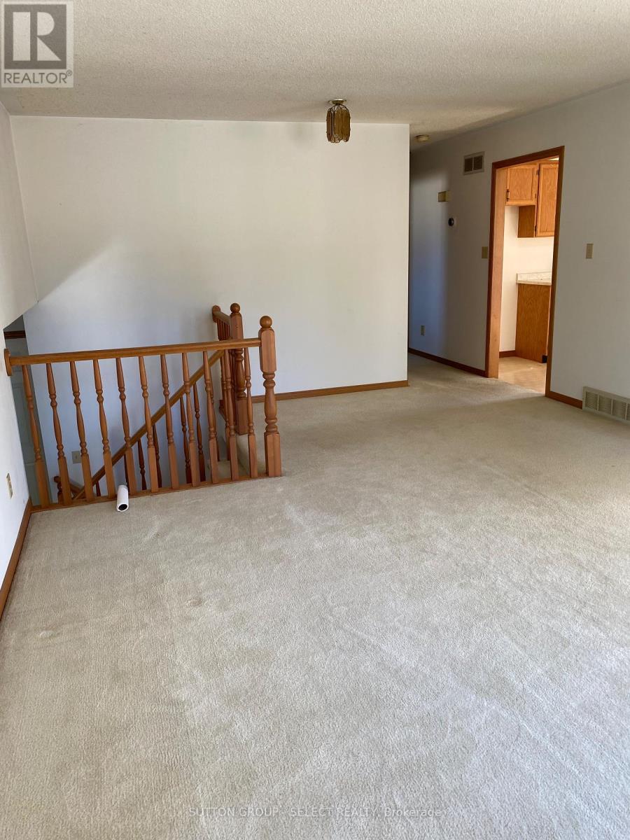 8579 Glendon Drive, Strathroy-Caradoc, Ontario  N0L 1W0 - Photo 5 - X12432502