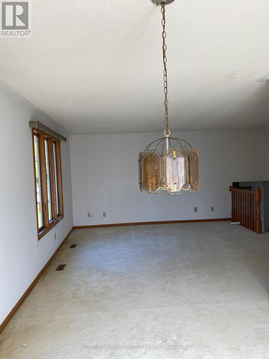 8579 Glendon Drive, Strathroy-Caradoc, Ontario  N0L 1W0 - Photo 7 - X12432502