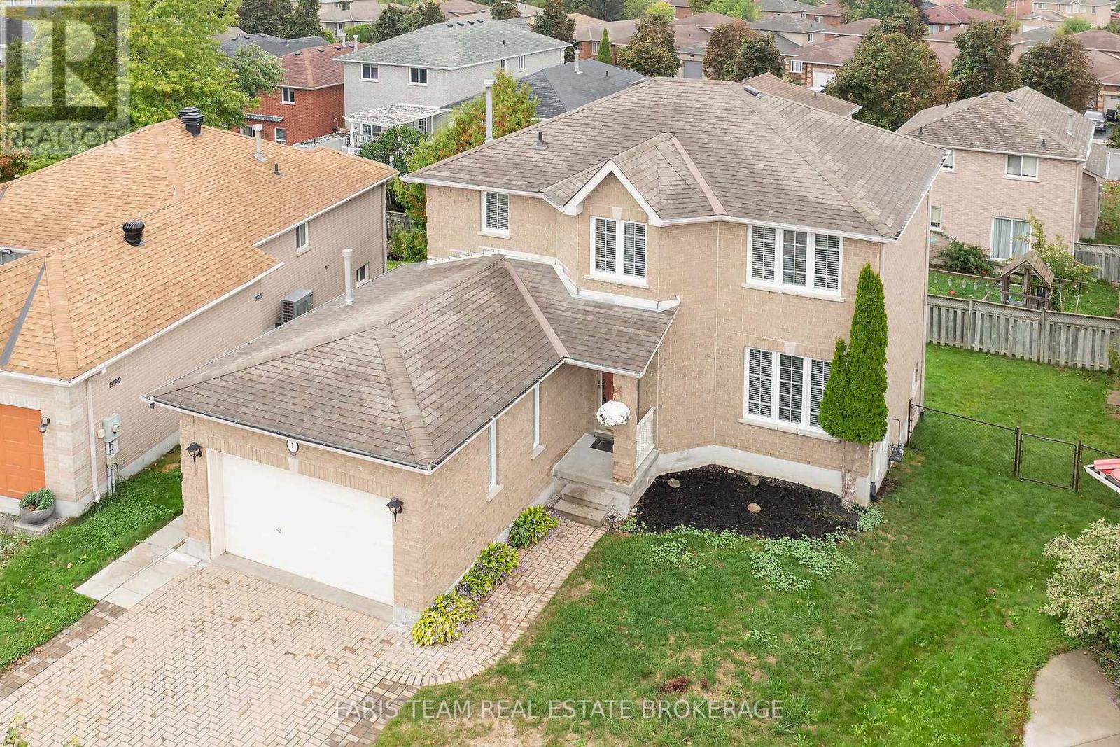 7 ROUND LEAF COURT, Barrie, Ontario