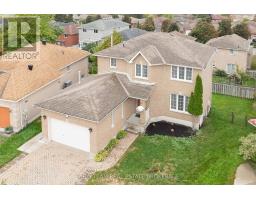 7 ROUND LEAF COURT, Barrie, Ontario