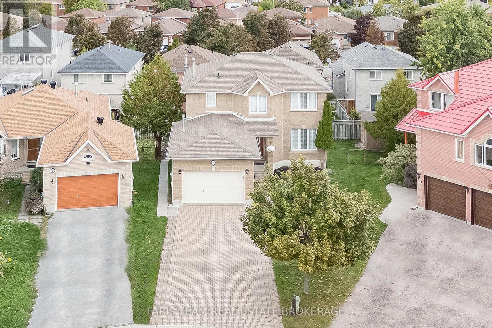 7 Round Leaf Court, Barrie, Ontario  L4N 9N3 - Photo 2 - S12430626