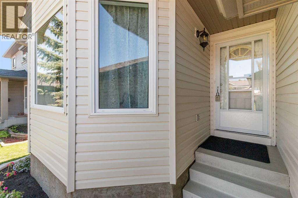131 Tipping Close Se, Airdrie, Alberta  T4A 2A7 - Photo 3 - A2244405