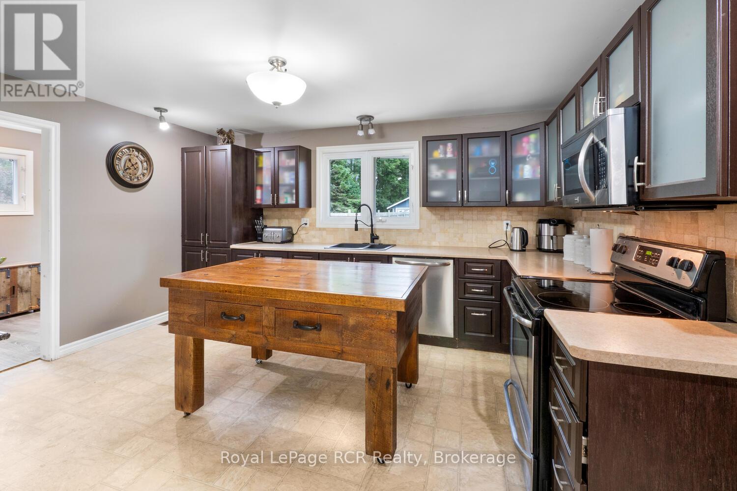 525 Augusta Street, Saugeen Shores, Ontario  N0H 2L0 - Photo 10 - X12432905