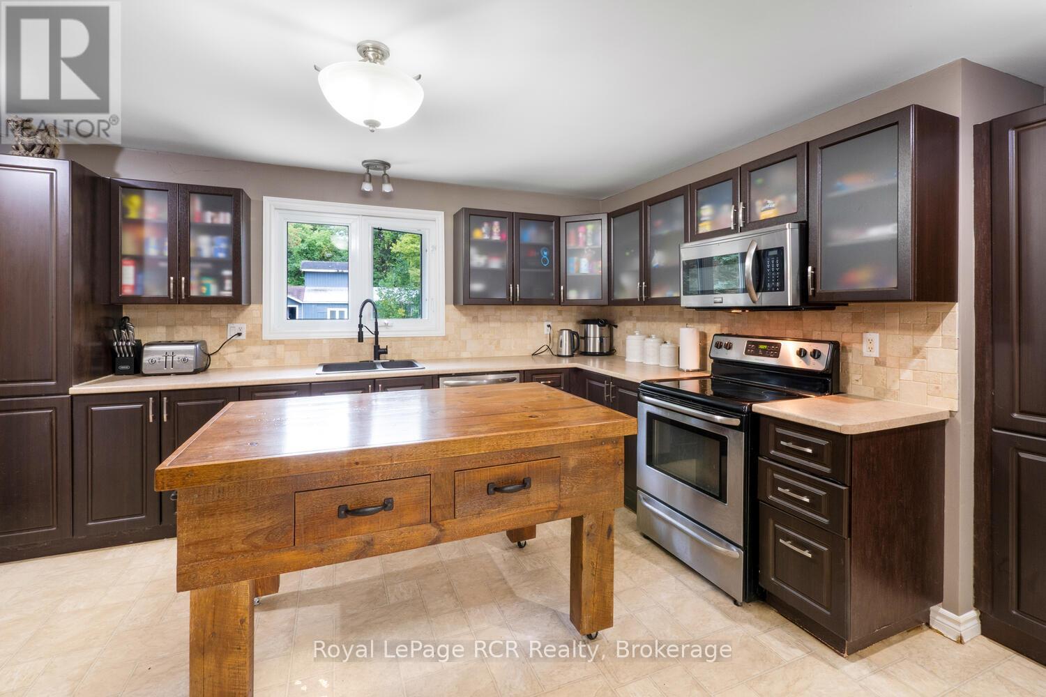 525 Augusta Street, Saugeen Shores, Ontario  N0H 2L0 - Photo 11 - X12432905