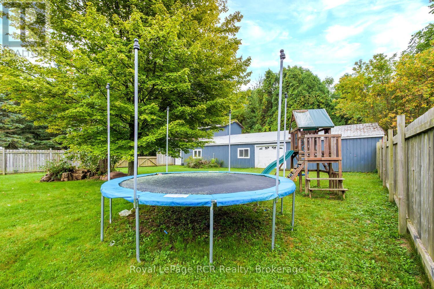 525 Augusta Street, Saugeen Shores, Ontario  N0H 2L0 - Photo 35 - X12432905