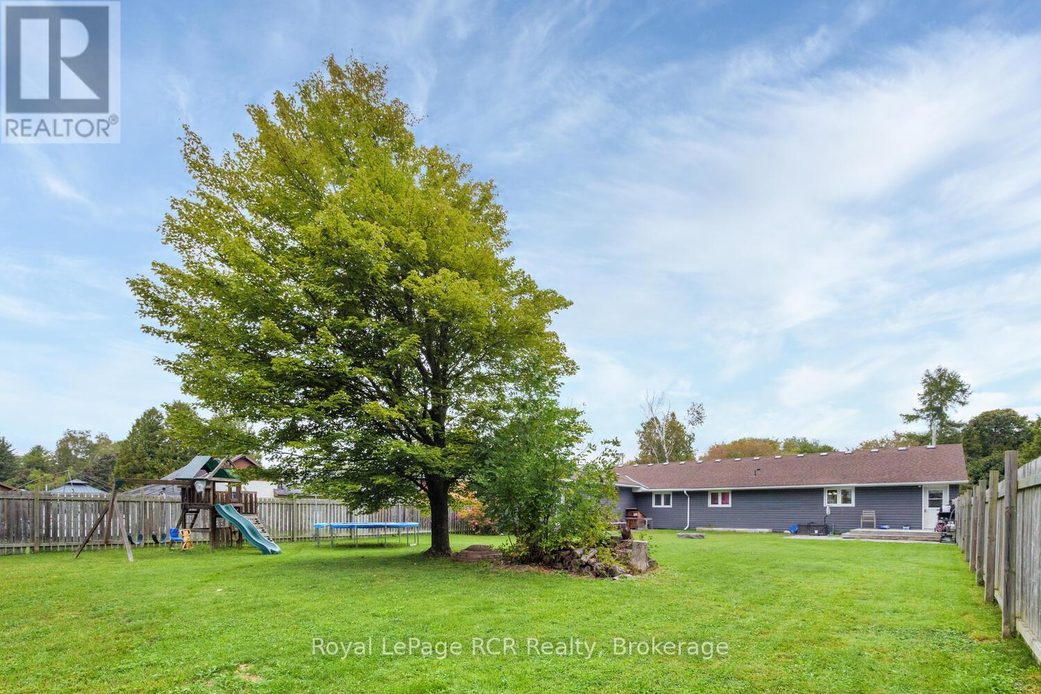 525 Augusta Street, Saugeen Shores, Ontario  N0H 2L0 - Photo 36 - X12432905