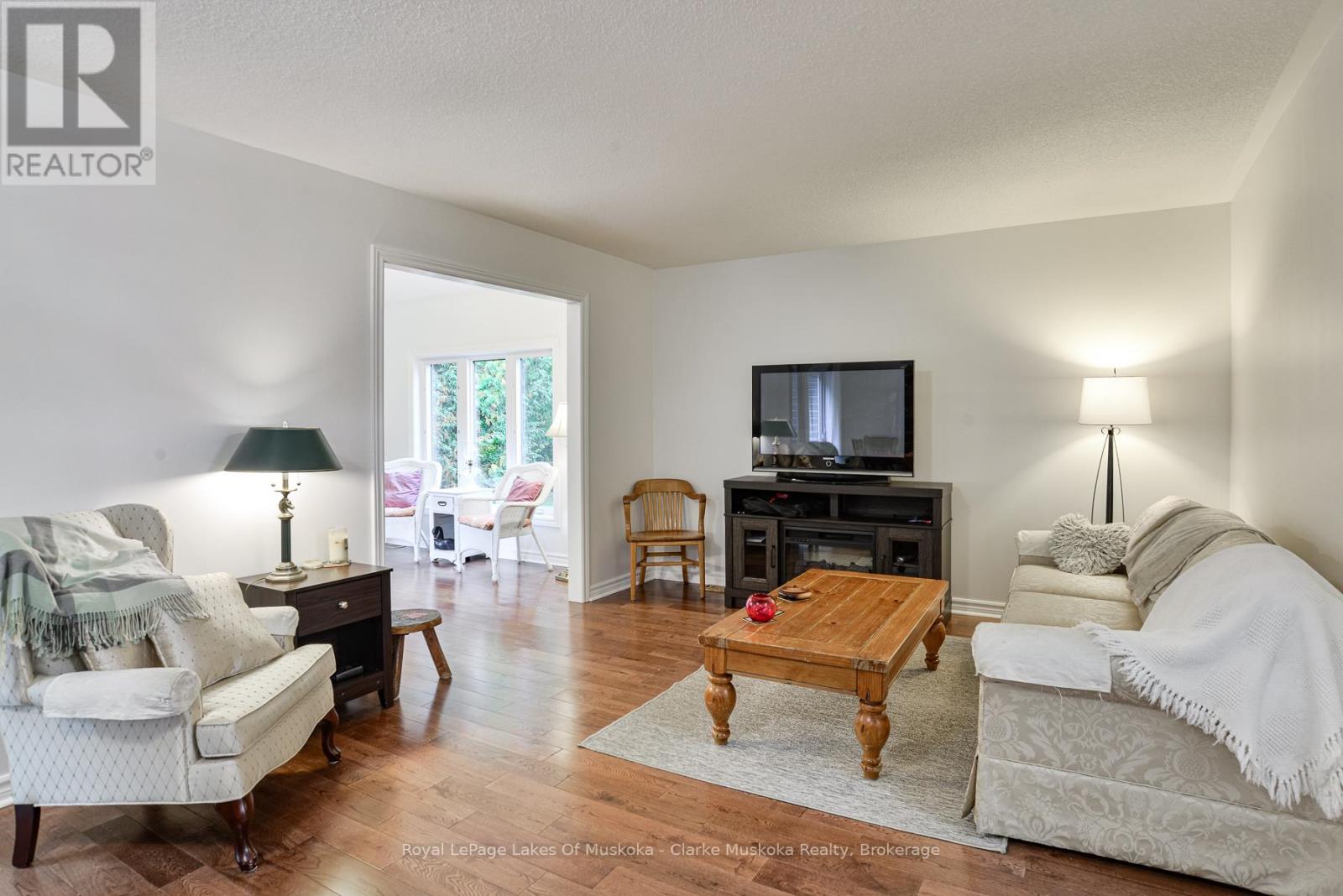 77 Hedgewood Lane, Gravenhurst, Ontario  P1P 1Z4 - Photo 5 - X12432971