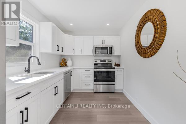 205 East 26th Street, Hamilton, Ontario  L8V 3C8 - Photo 11 - X12432970
