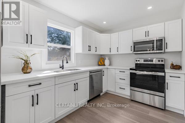 205 East 26th Street, Hamilton, Ontario  L8V 3C8 - Photo 9 - X12432970