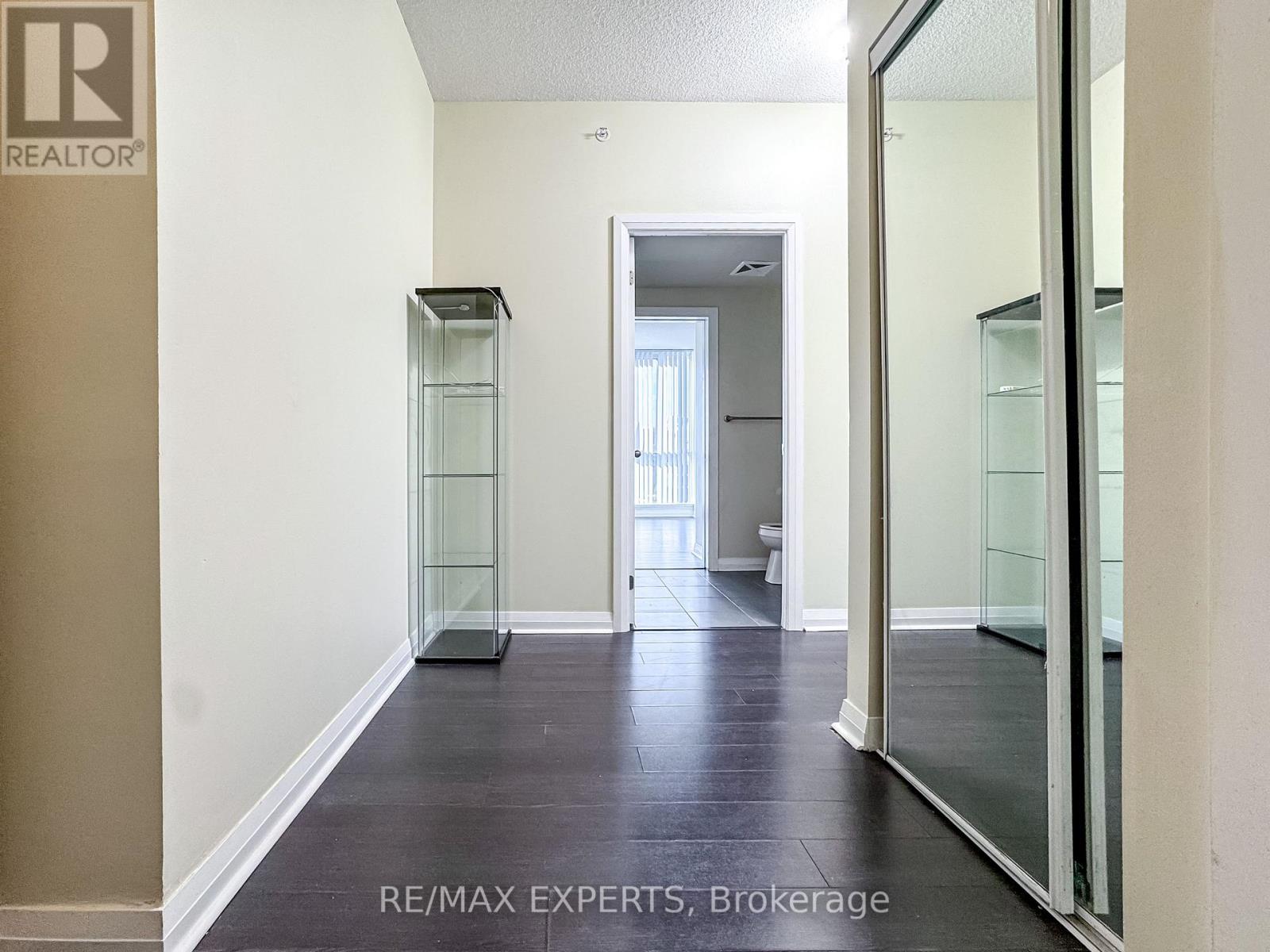 504 - 55 Eglinton Avenue W, Mississauga, Ontario  L5R 0E4 - Photo 12 - W12379328