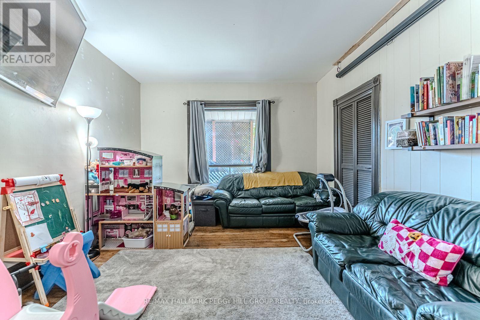 81 Innisfil Street, Barrie, Ontario  L4N 3E3 - Photo 4 - S12358947